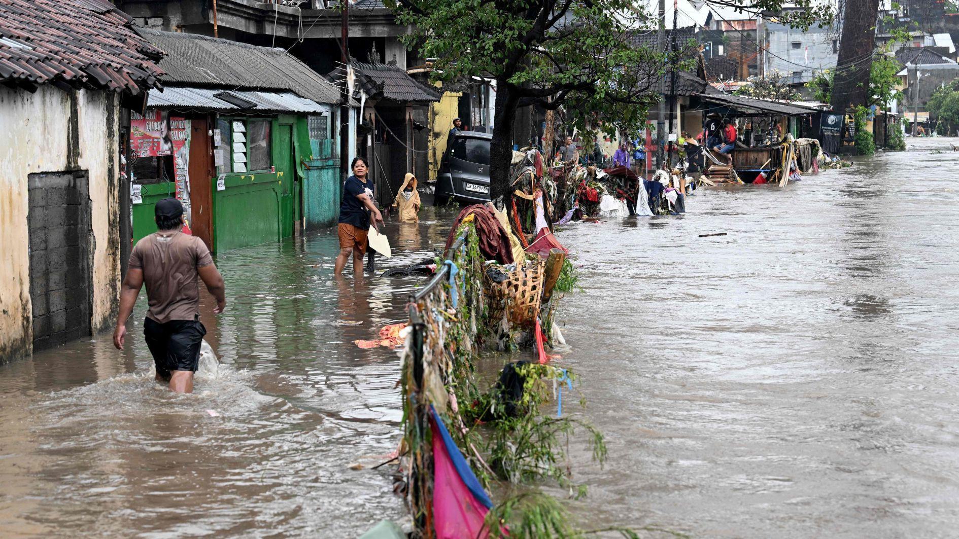 Death toll from Indonesia flash floods rises to 19