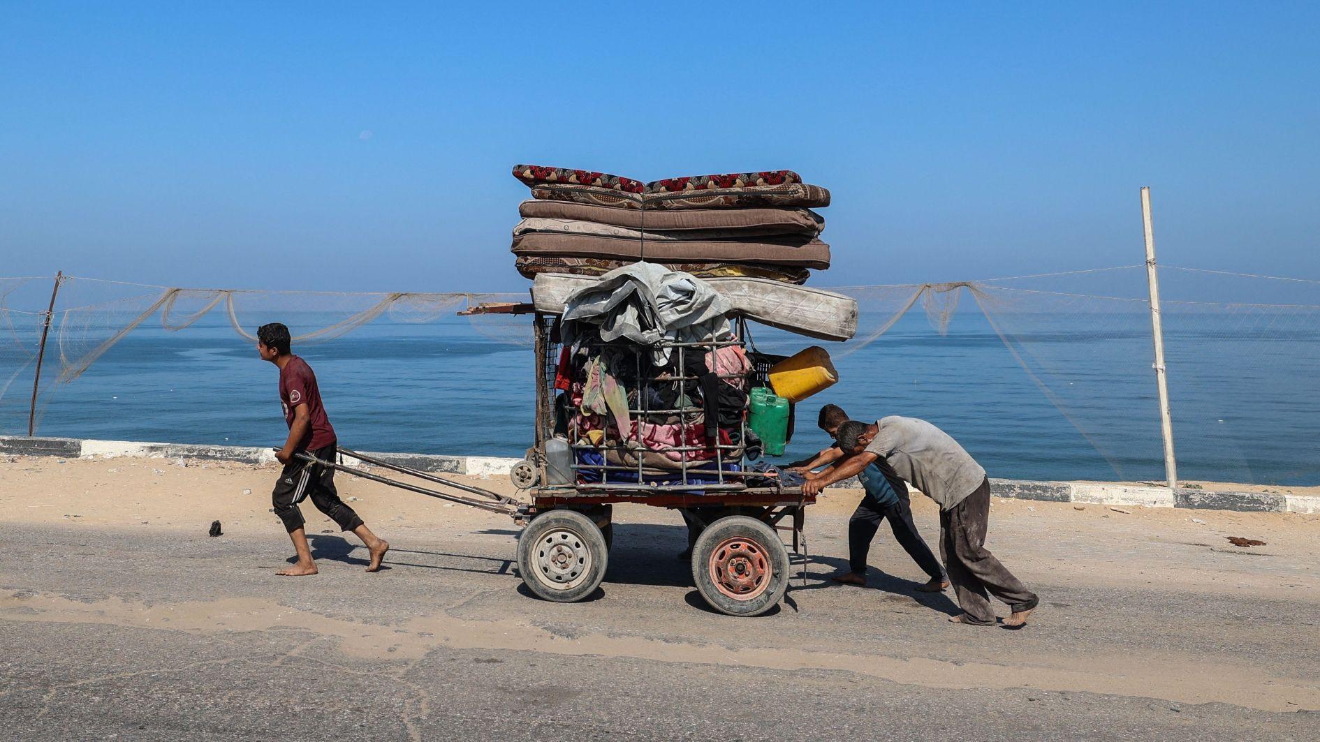 200,000 flee Gaza City ahead of Israeli offensive
