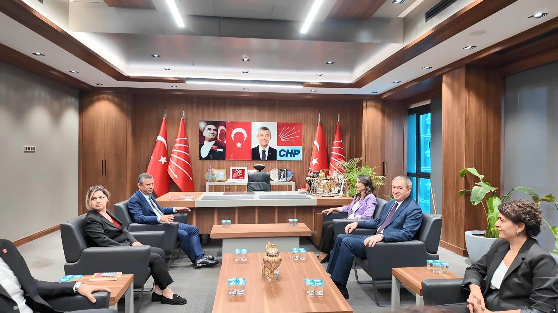 DEM Party co-chairs visit Özel amid row over CHP’s Istanbul leadership