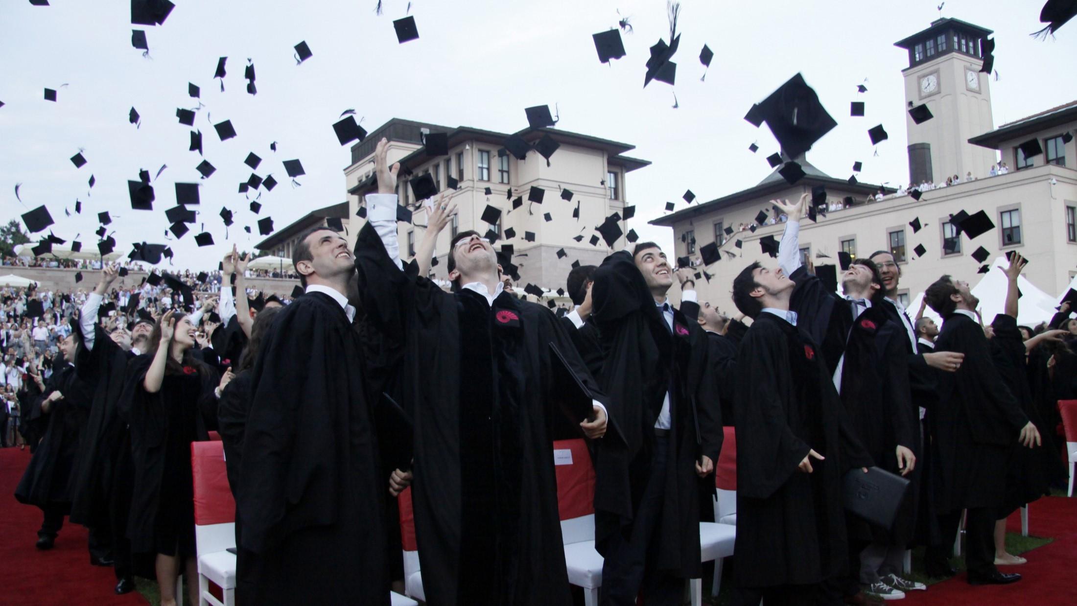Türkiye surpasses OECD average in university graduation rates