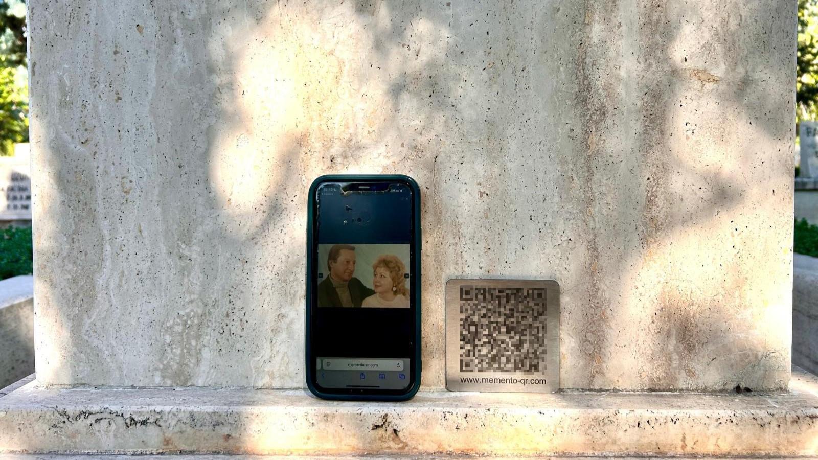 QR codes on graves preserve memories for generations