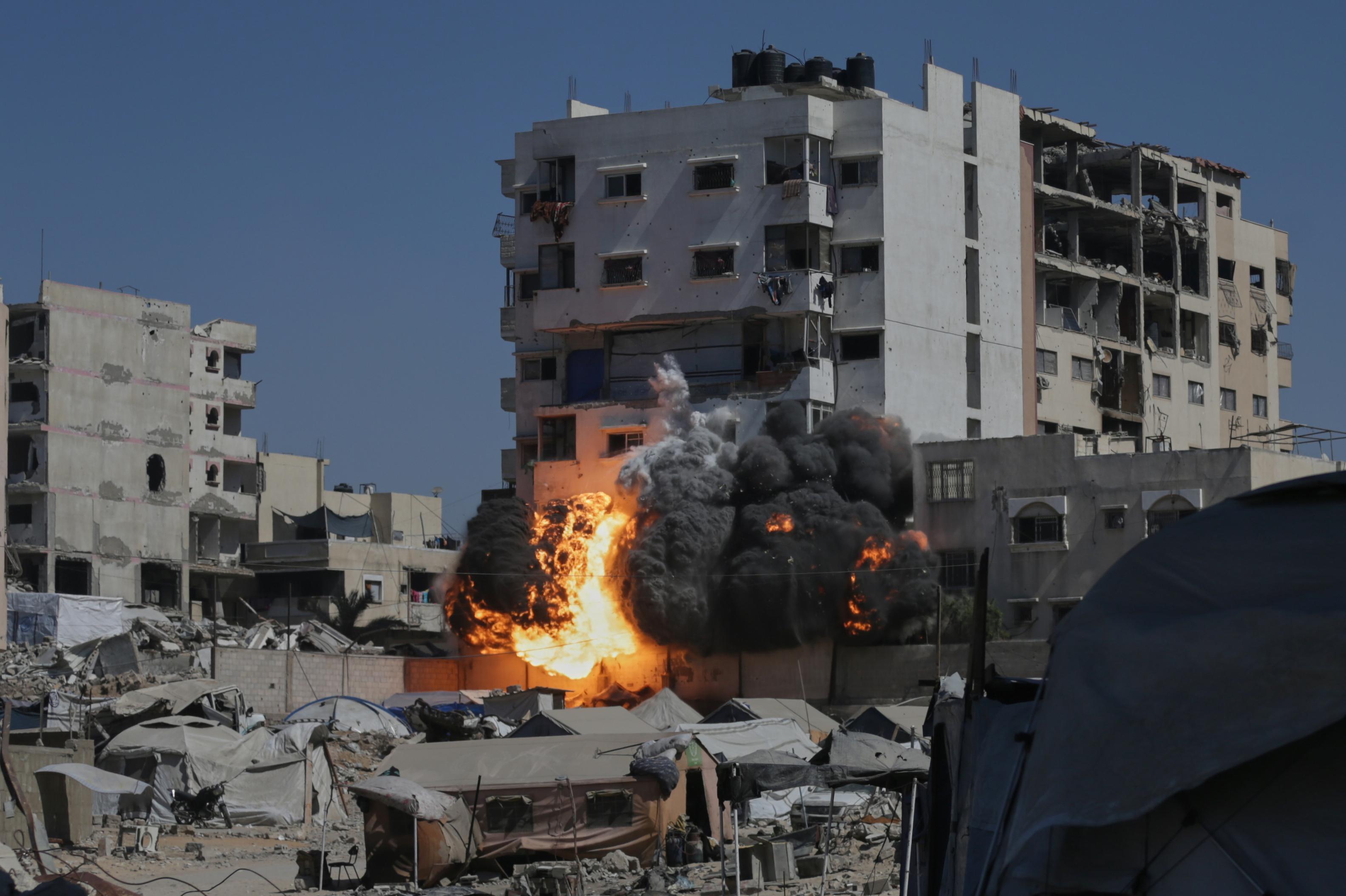 Fifty reported dead in Gaza as Israel steps up attacks on main city