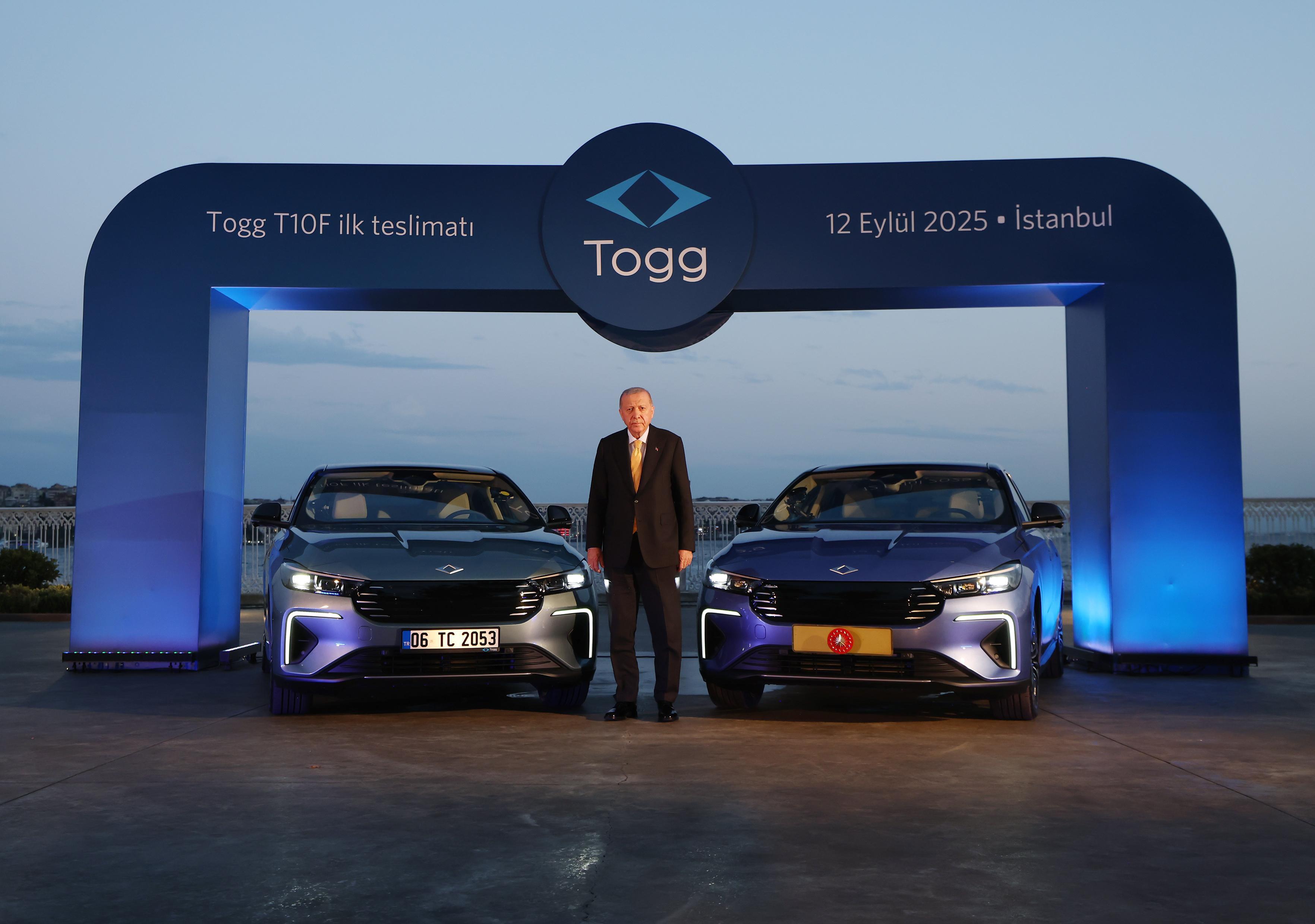 Erdoğan receives Turkish EV maker Toggs new fastback model T10F