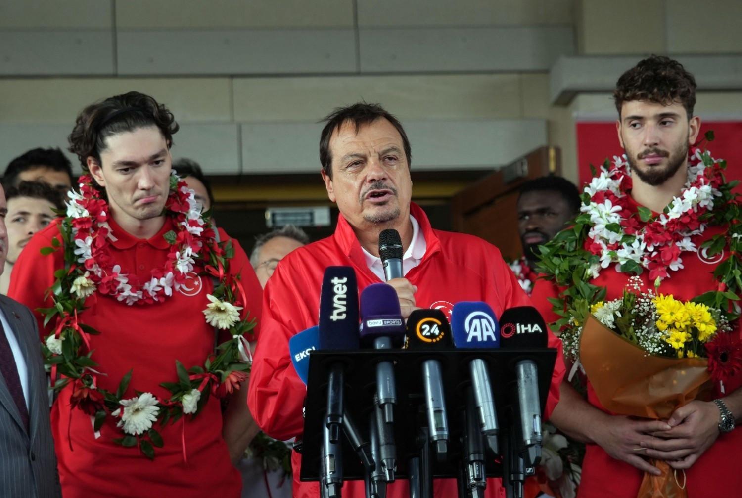 Emotional homecoming for Türkiyes silver medalists after narrow EuroBasket defeat
