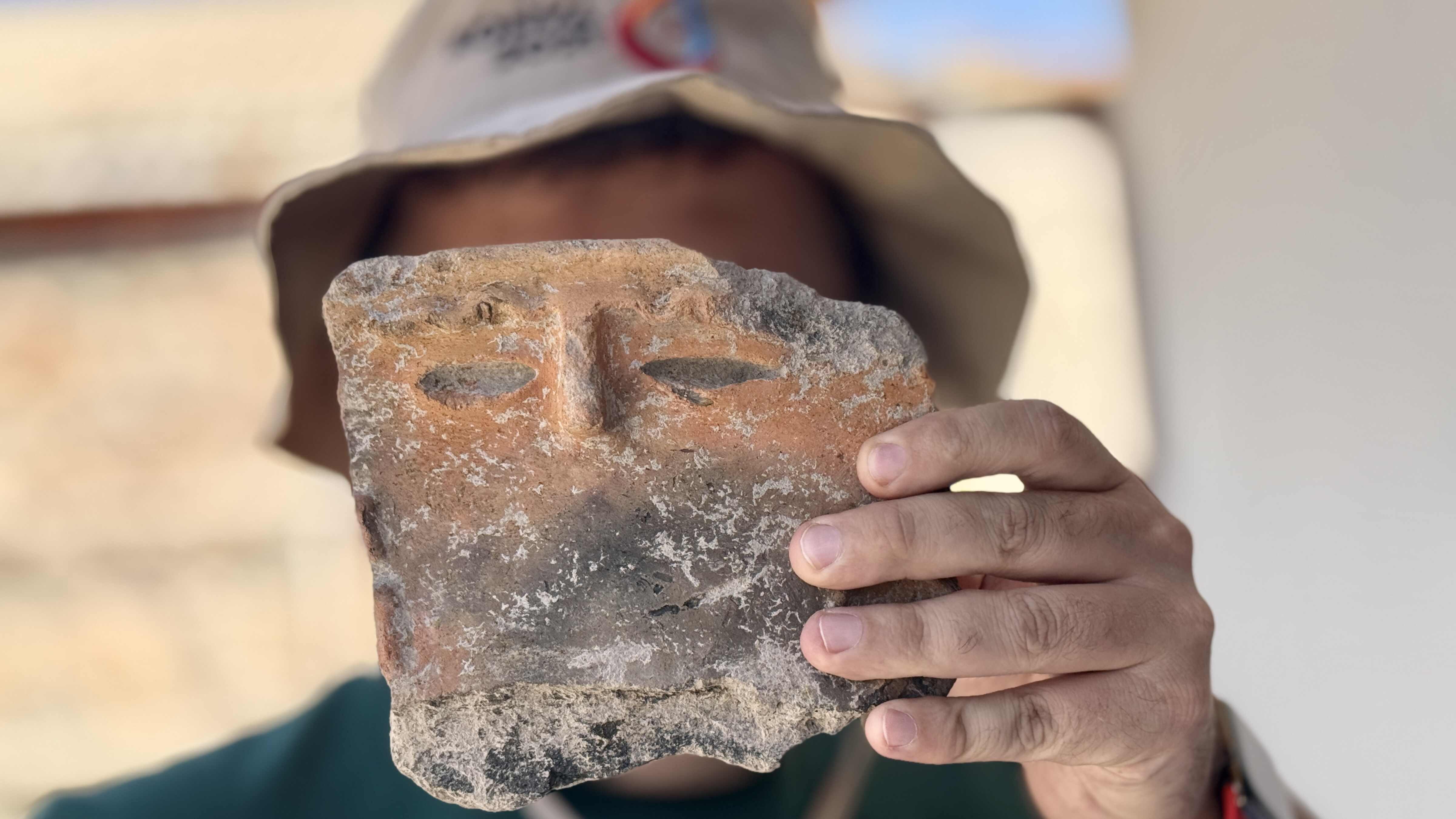 Human face-shaped pottery unearthed in Konya