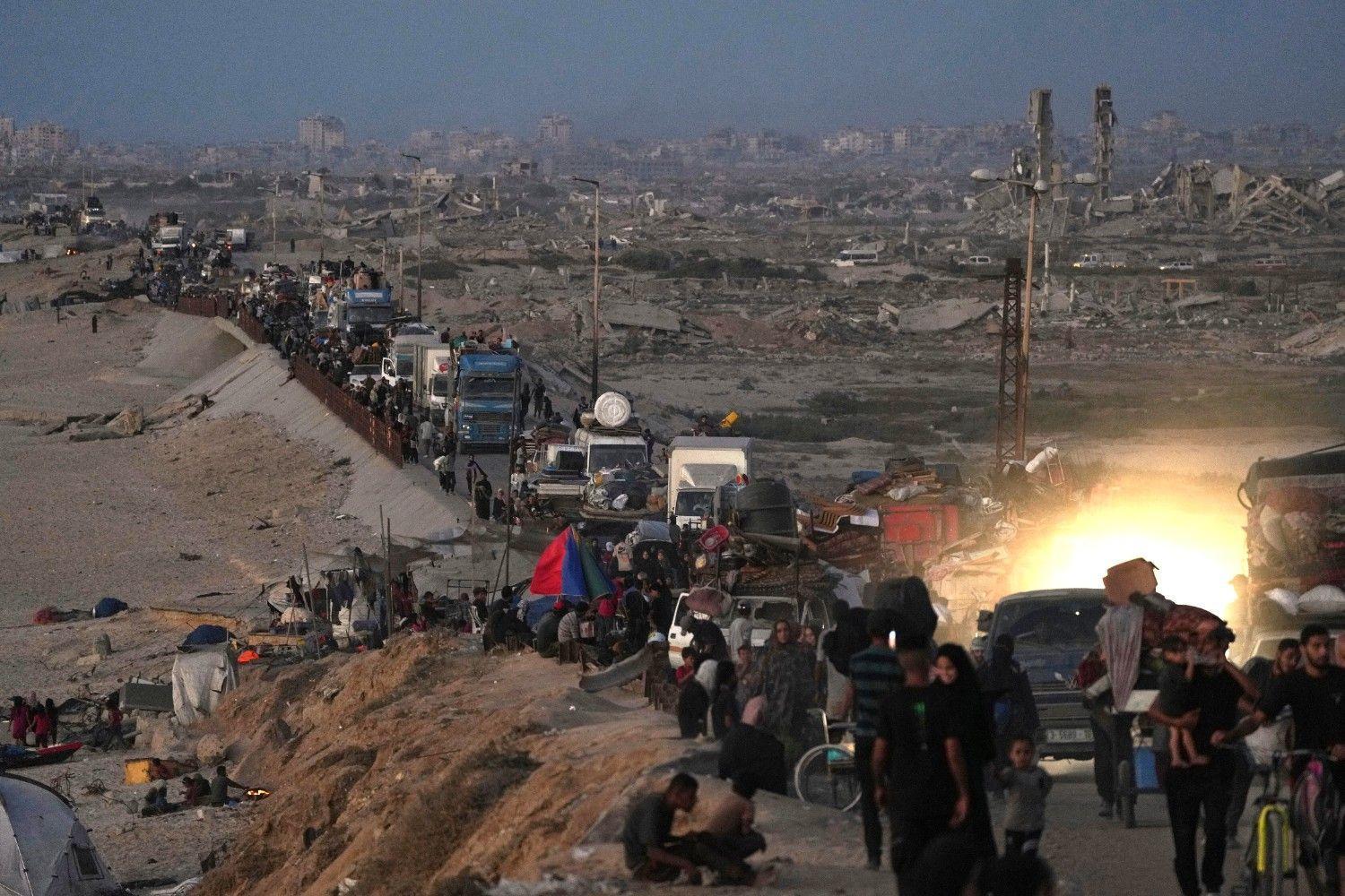 Palestinians flee Gaza City in face of deadly Israeli offensive