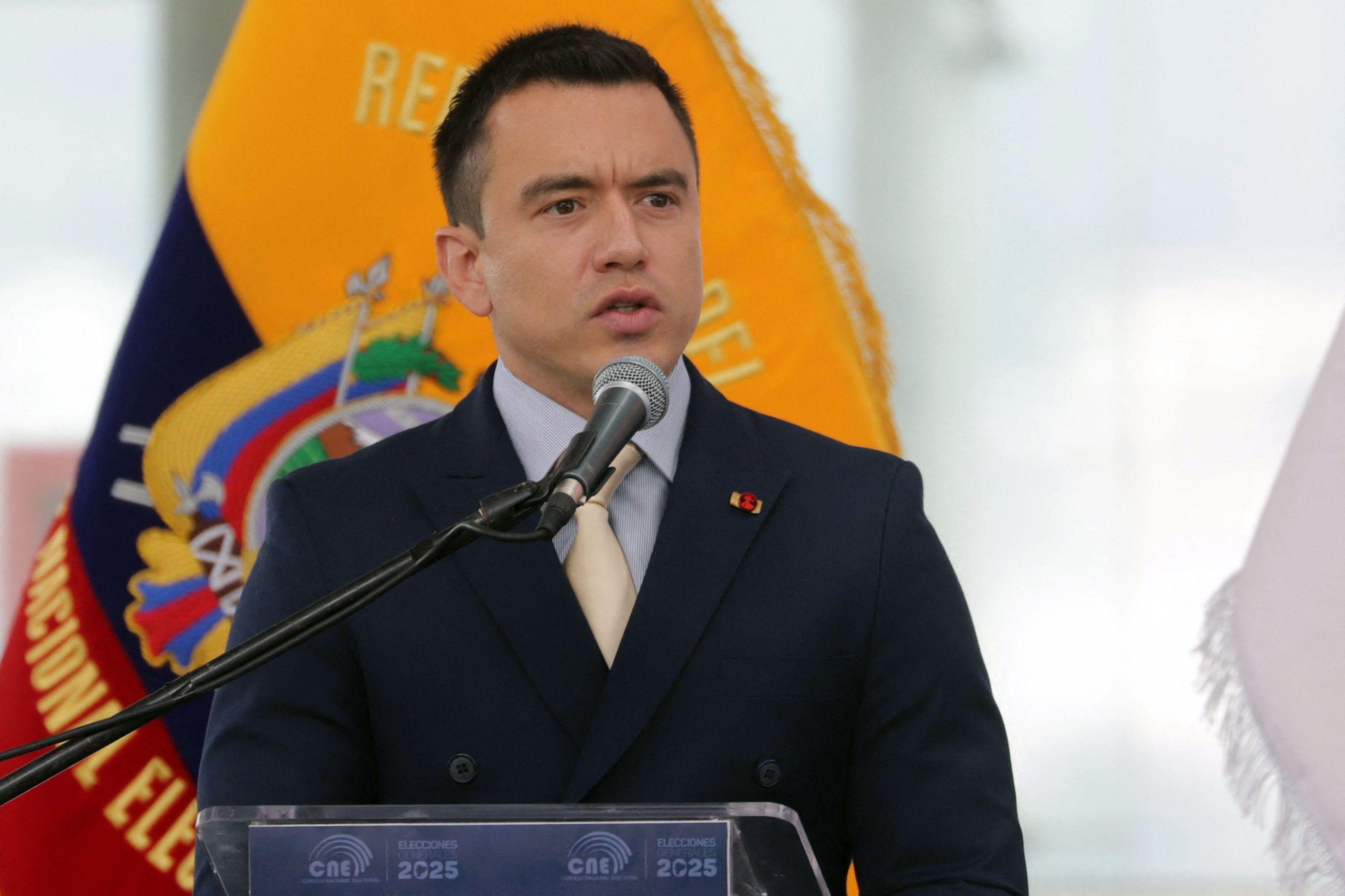 Ecuador president seeks new constitution
