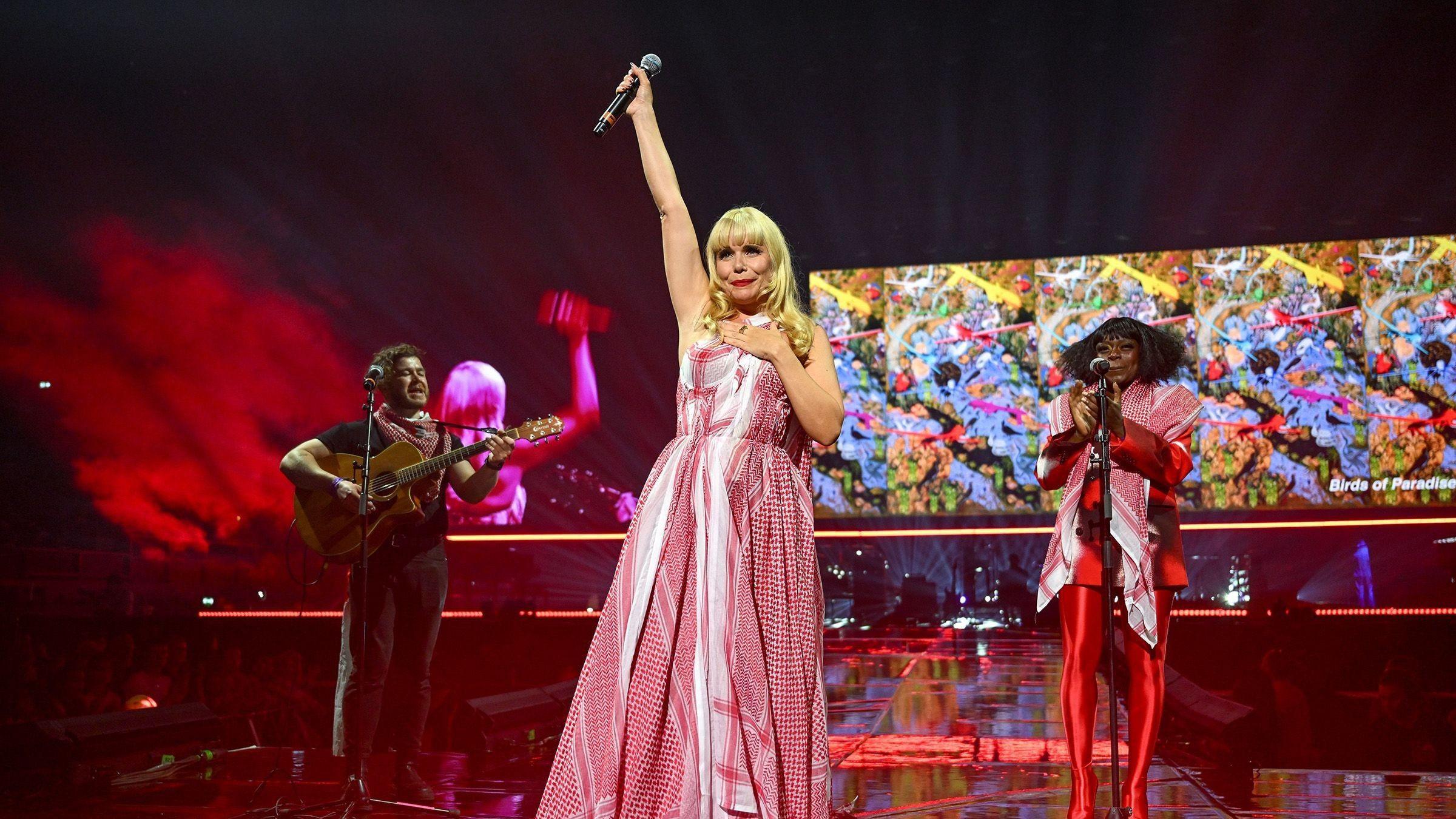 Star-studded London concert raises funds for Palestinians