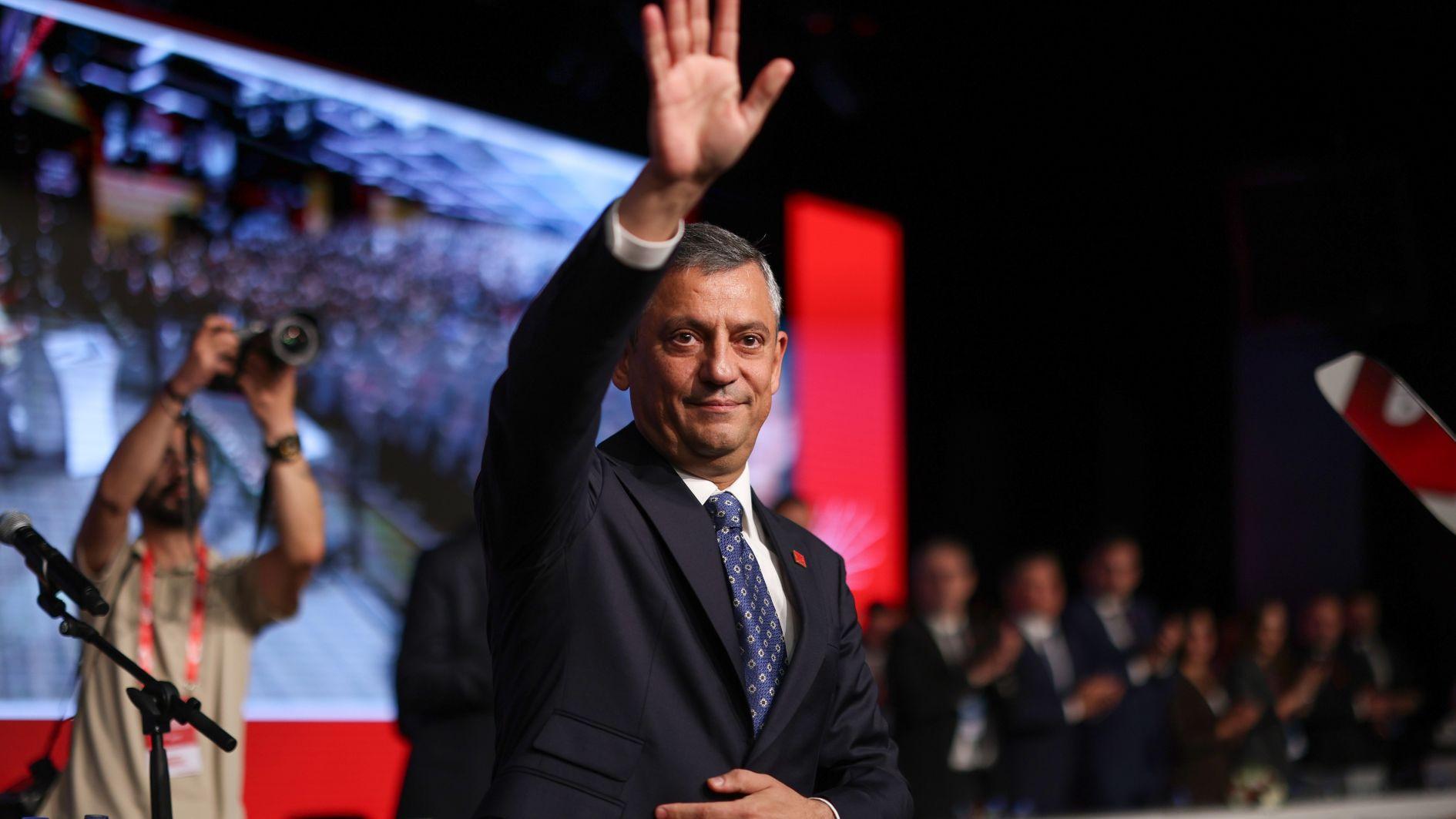 Main opposition holds congress to reelect leader