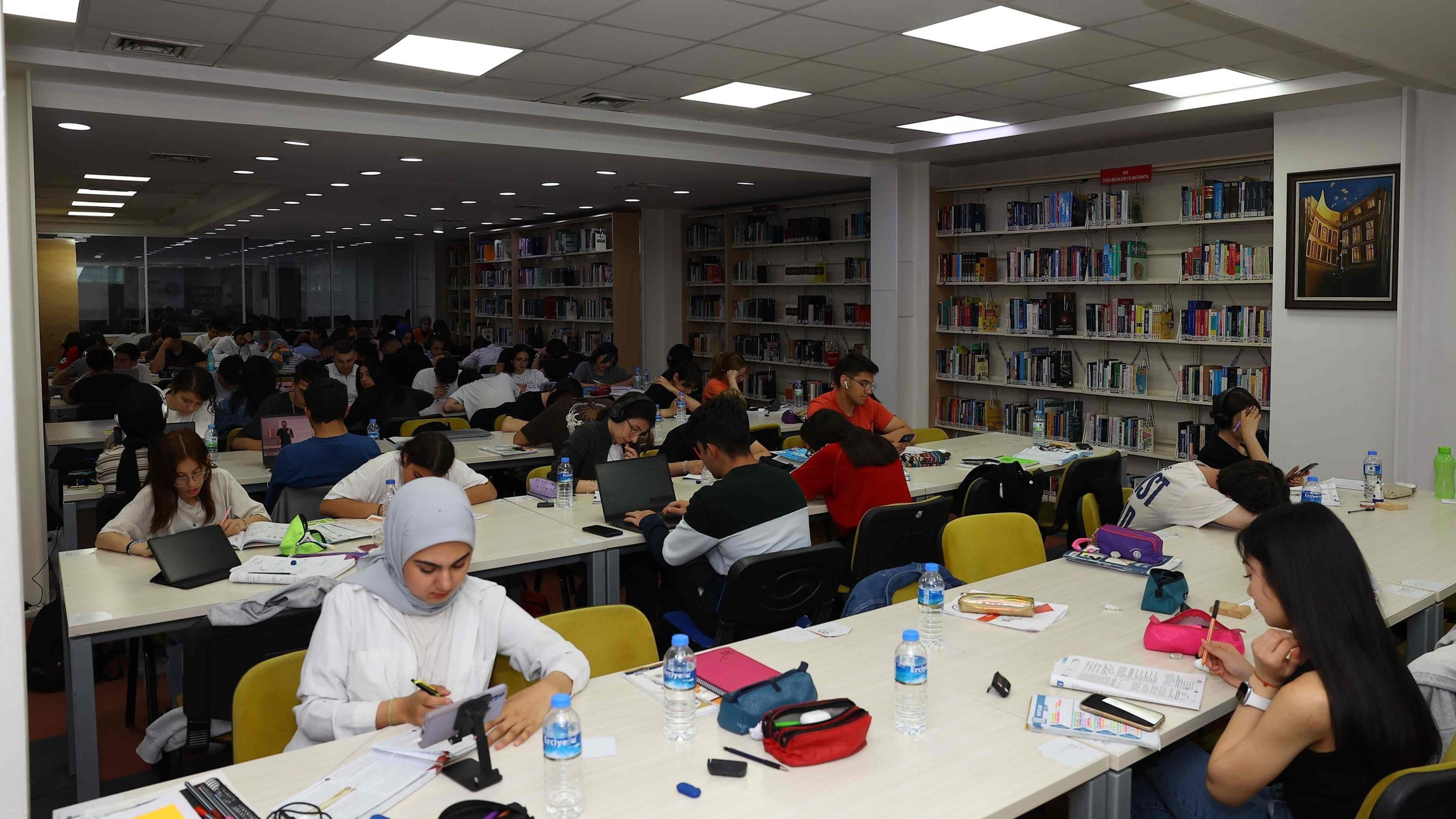 Scholarship applications in Türkiye spark debate over social media checks