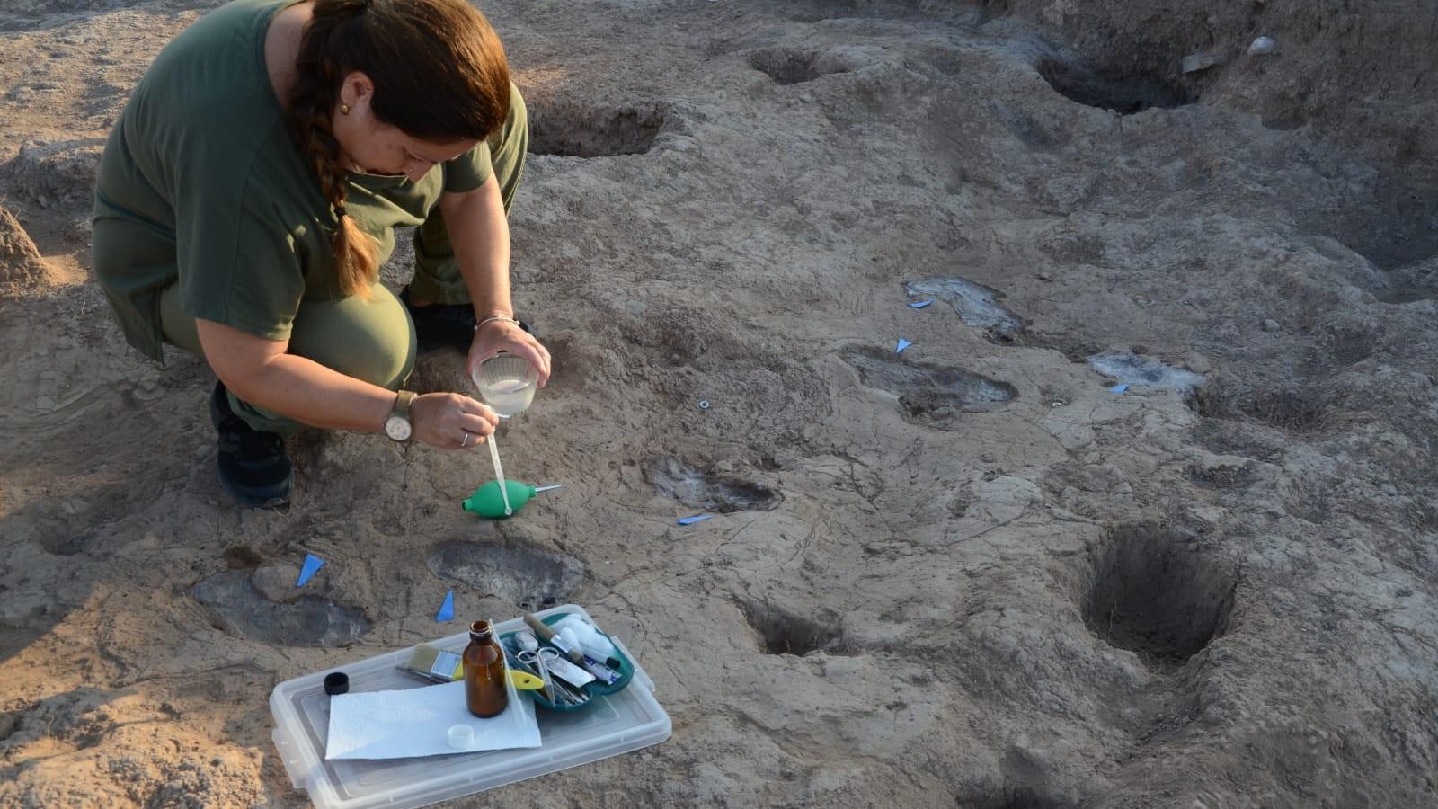 Mound reveals 7,000-year-old human footprints