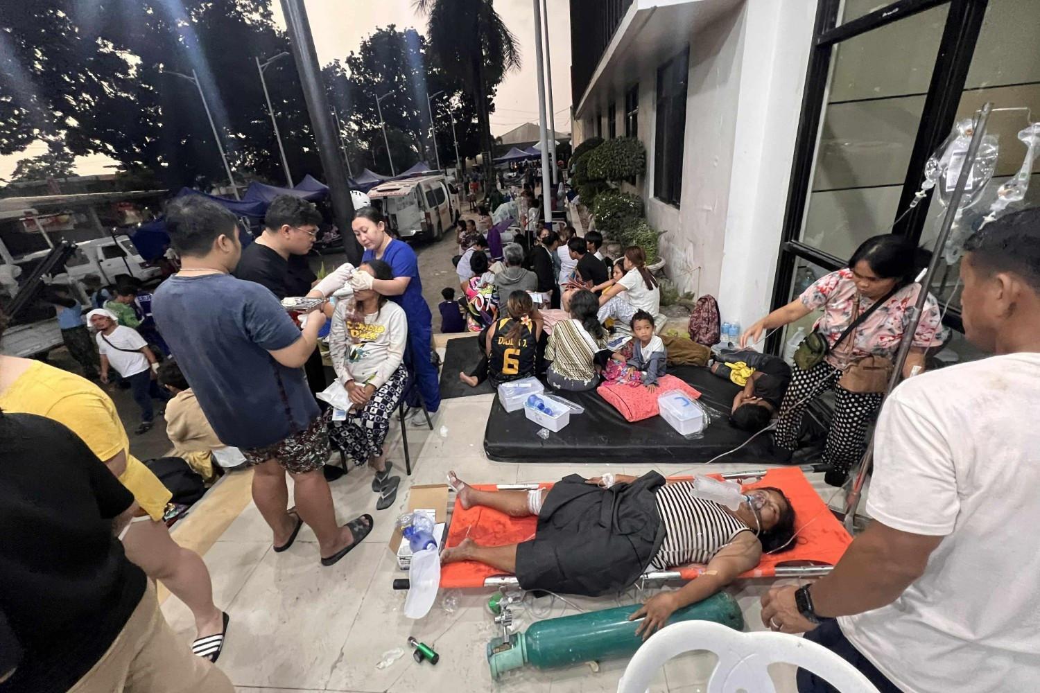 Philippines quake kills dozens as injured overwhelm hospitals