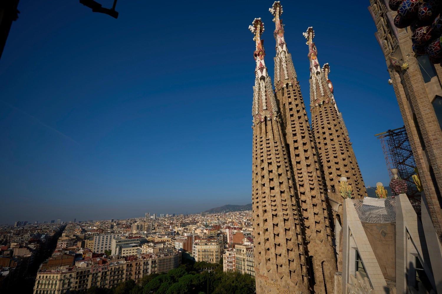 Spain hosts record number of summer tourists