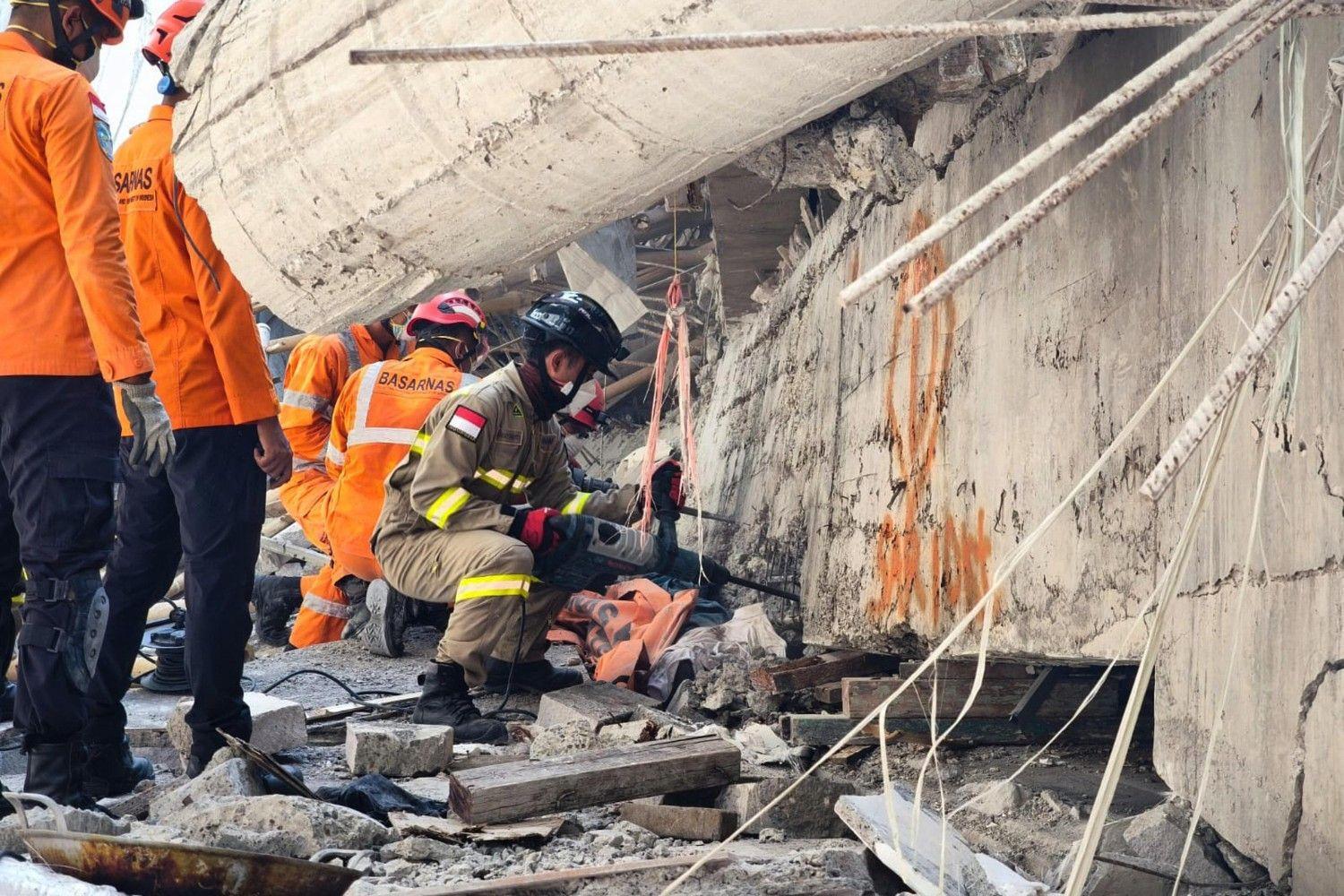 Indonesia school collapse toll rises to 8