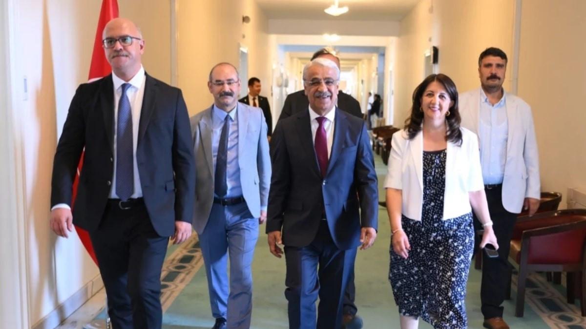 DEM Party lawmakers brief jailed PKK leader on anti-terror panel works