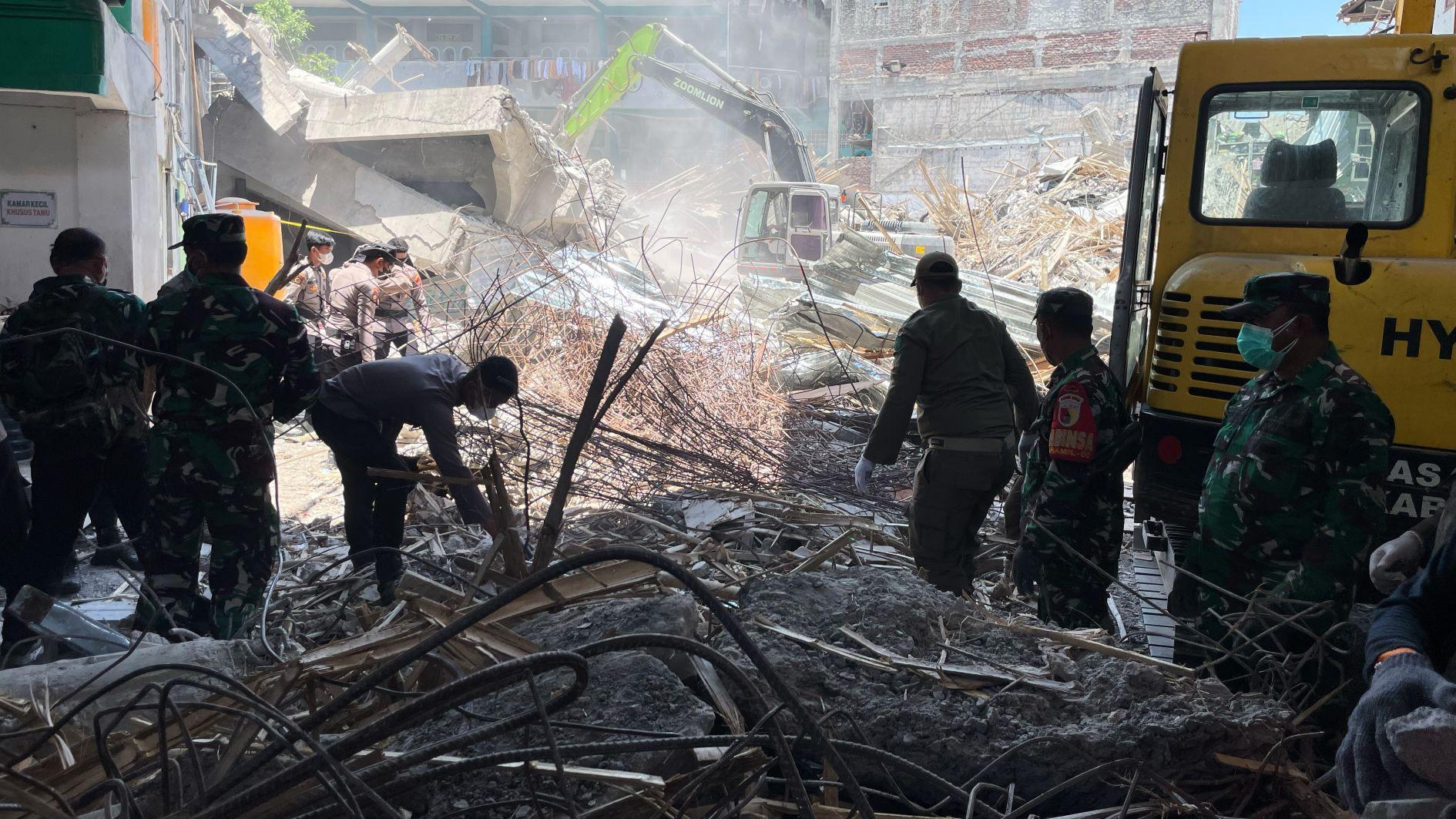 Death toll from Indonesia school collapse rises to 37