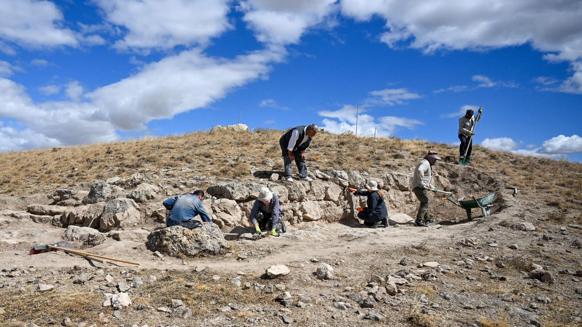 Newly unearthed walls surprise archaeologists
