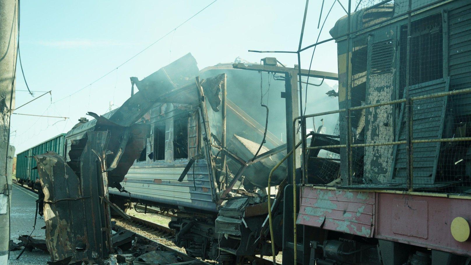 Ukraine says Russian strikes kill three