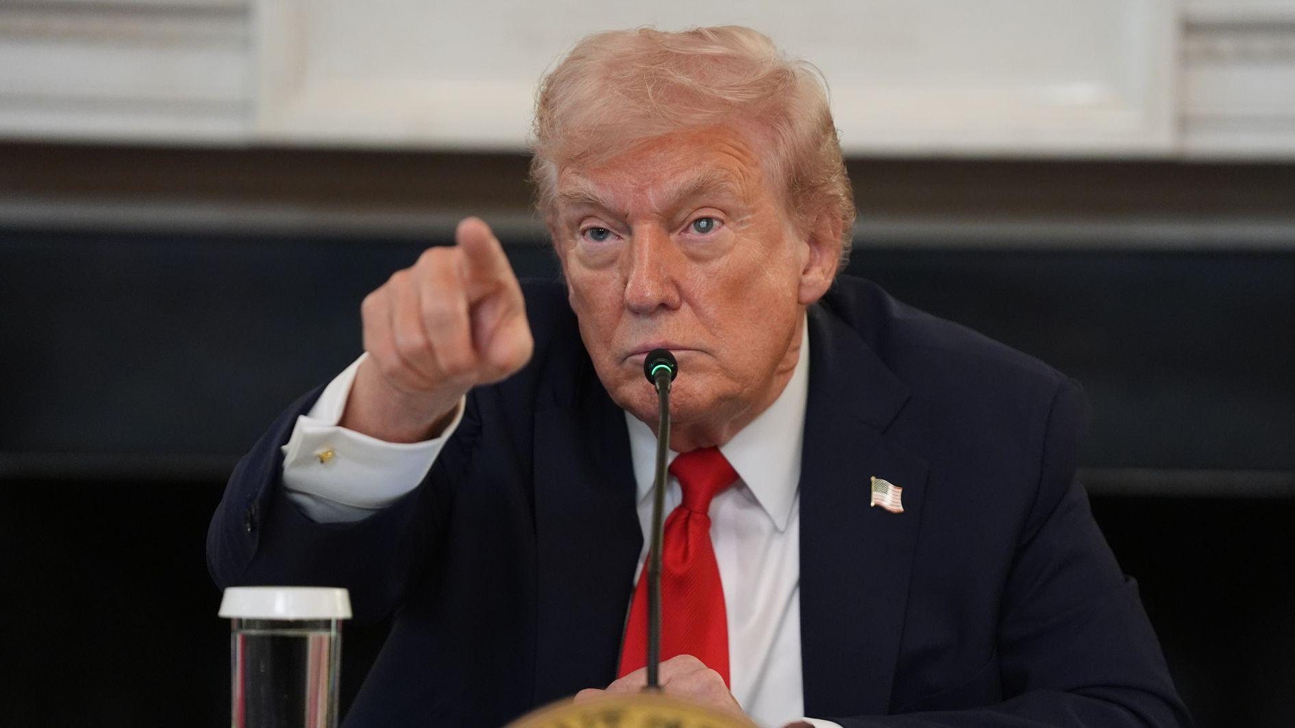 Trump hosts roundtable accusing sick media of backing Antifa