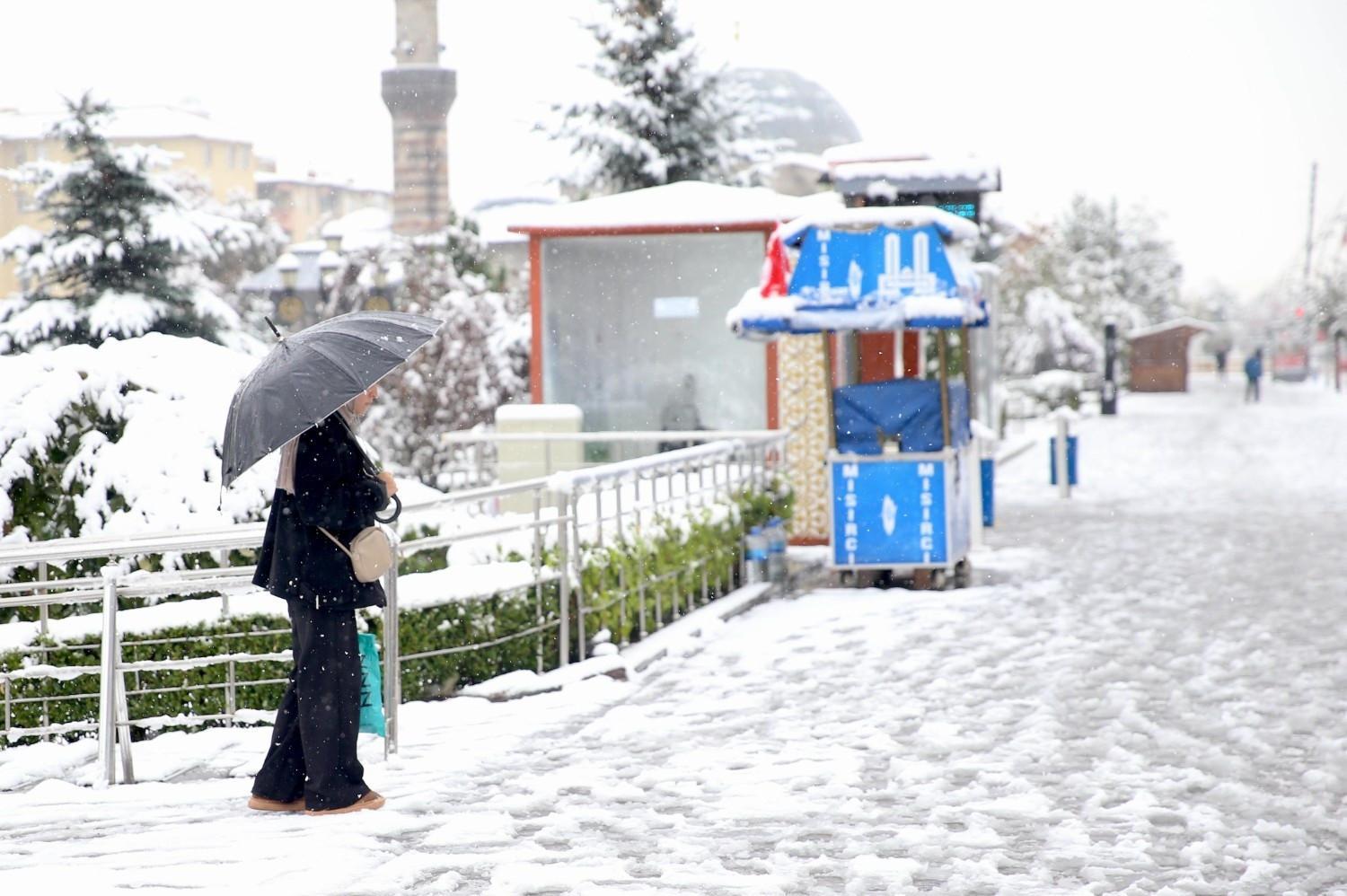 Snowfall hits Türkiye’s highlands, ushering in early winter