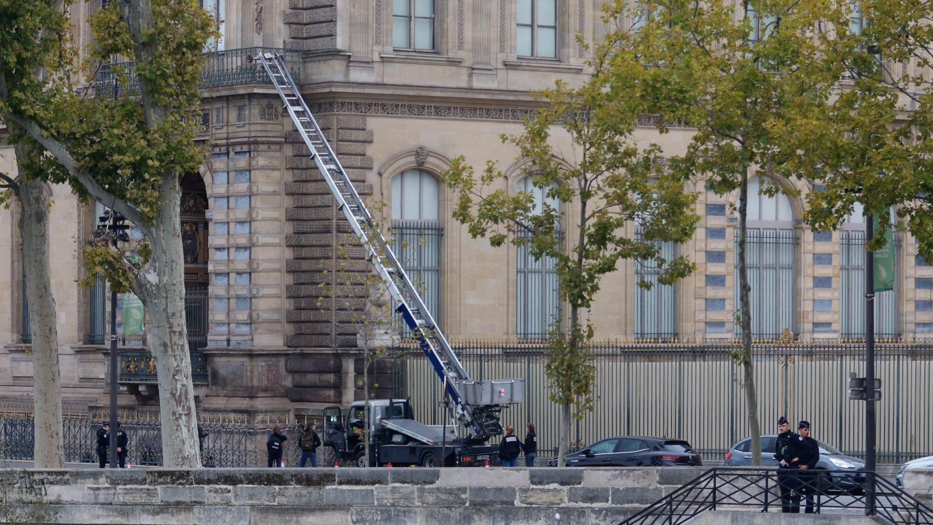 Heist exposes deep security flaws at France’s top museum