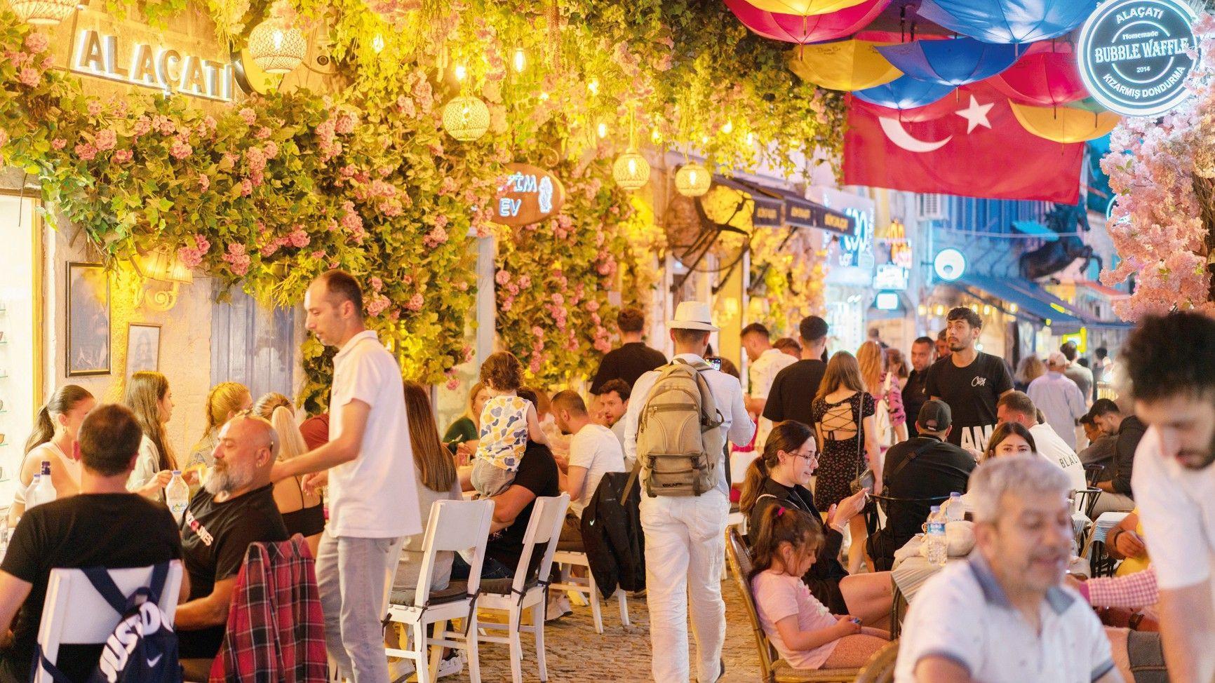 Domestic tourism spending rises 13 percent in second quarter