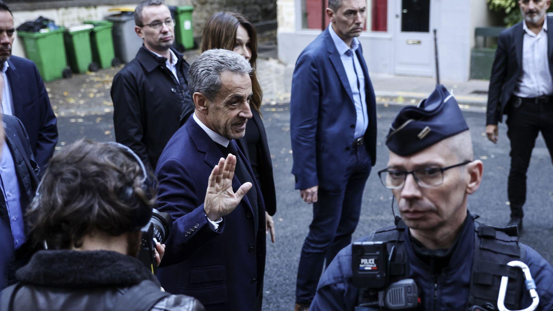Frances Sarkozy protected by two bodyguards in jail: Minister