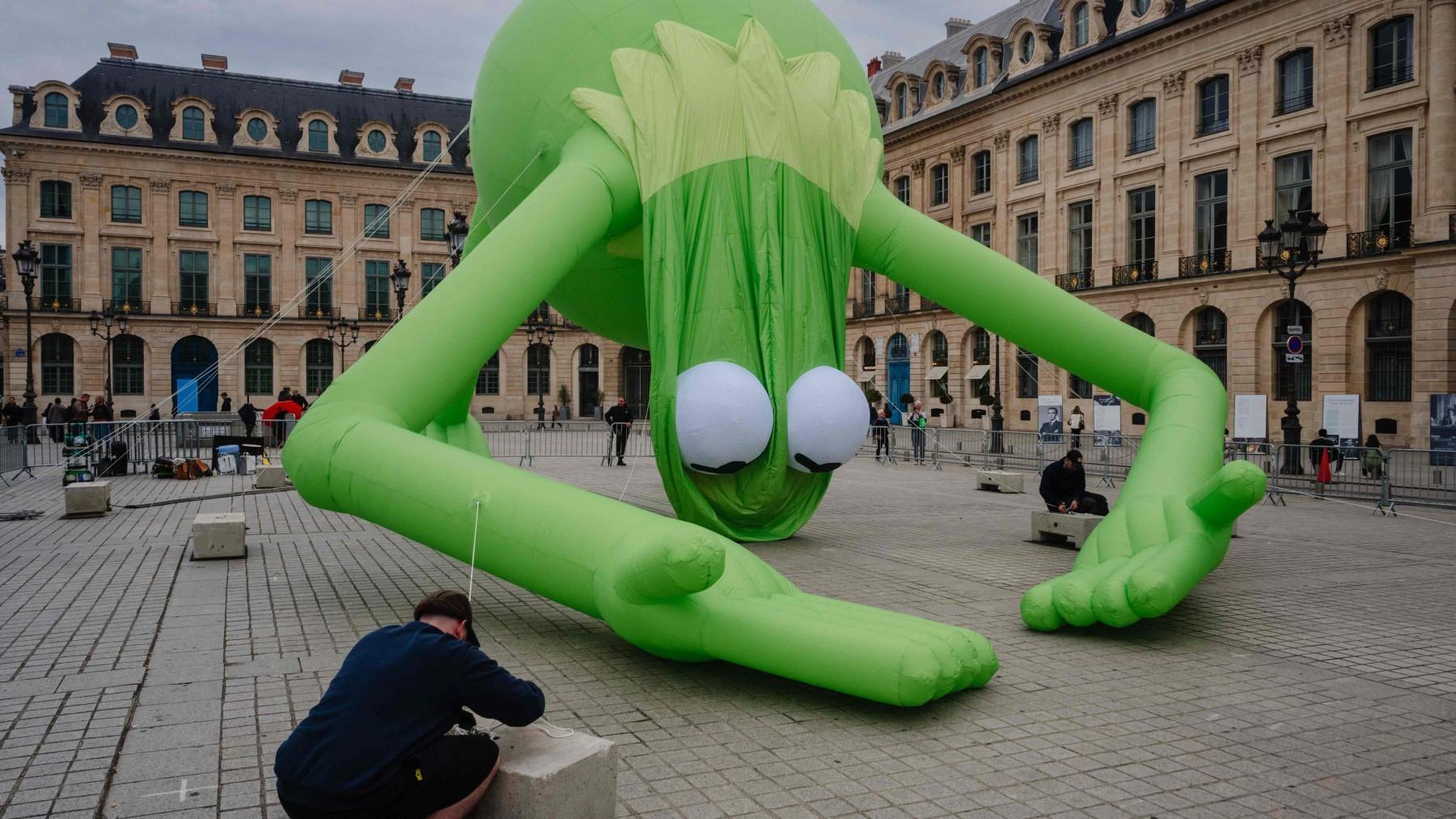 Kermit aims to ease French nerves at Art Basel Paris