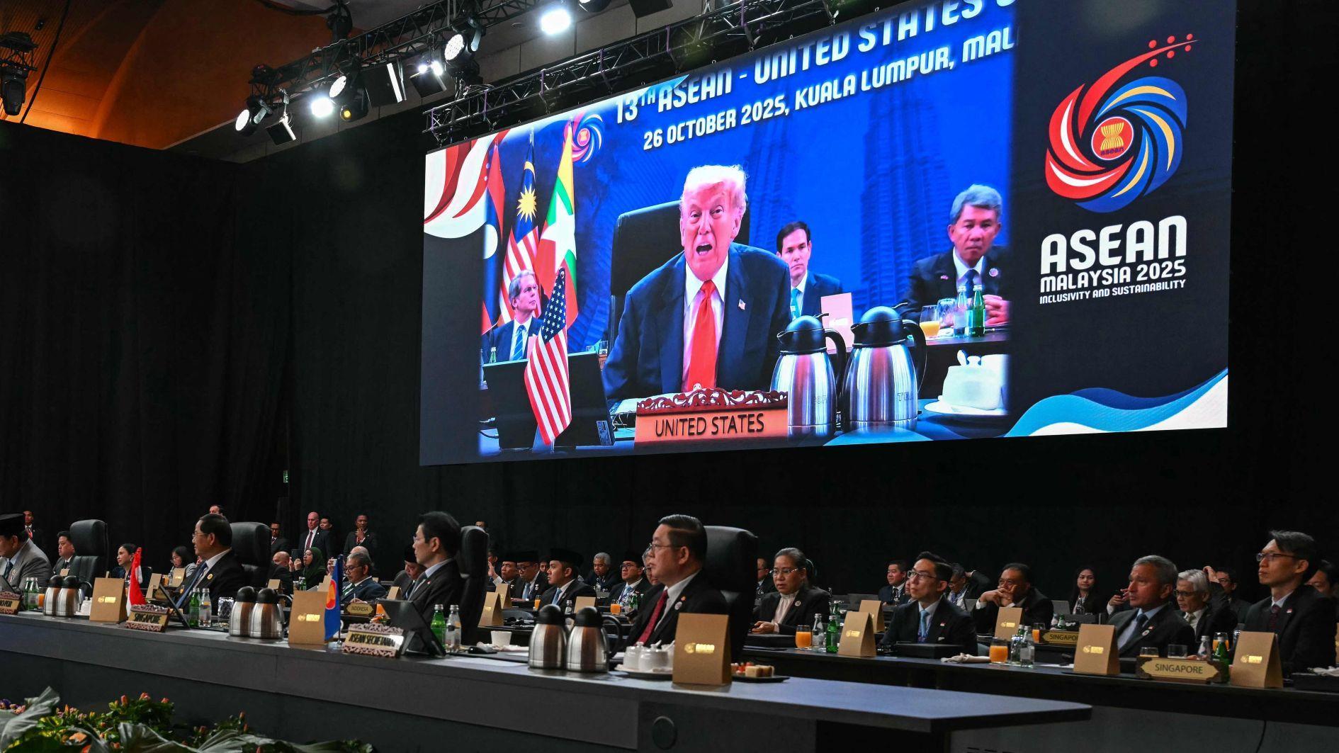 Trump starts key Asian tour with deals ahead of China meet