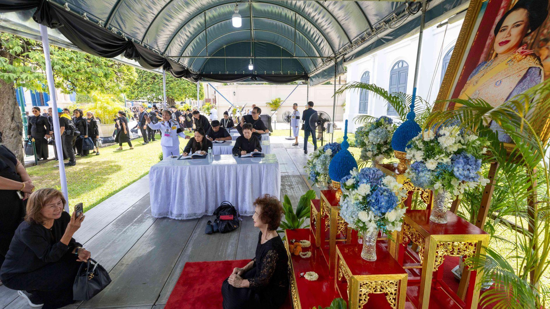 Year-long funeral starts for Thailands former queen Sirikit