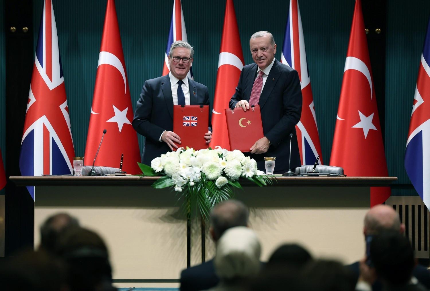 Türkiye, UK sign Eurofighter jet deal during Starmer visit