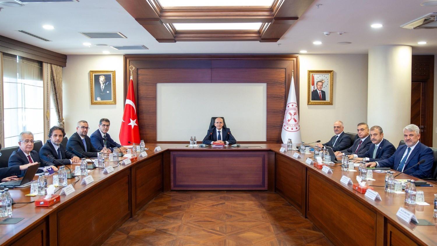 Committee weighs steps against food price fluctuations