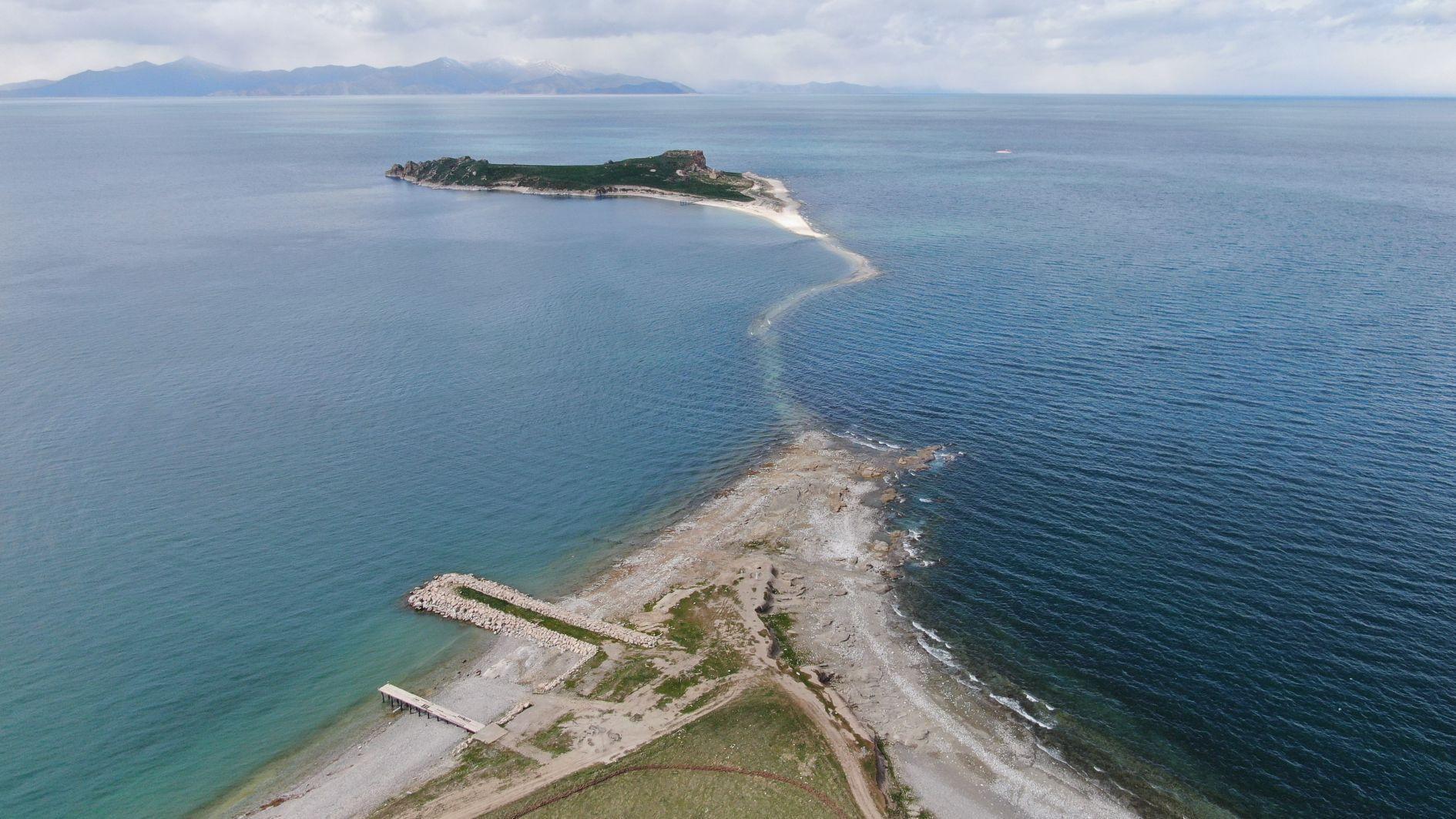 Ancient road emerges as water level drops in Lake Van