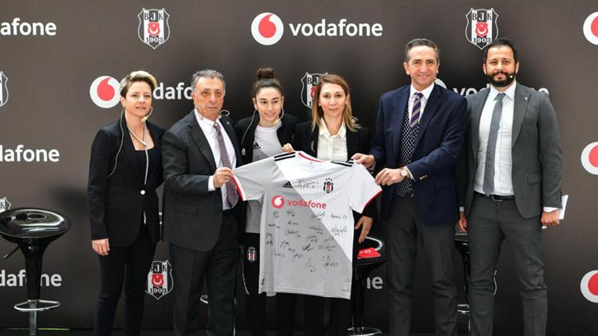 Vodafone Beşiktaş Kadın Futbol Takımı na isim ve göğüs sponsoru oldu