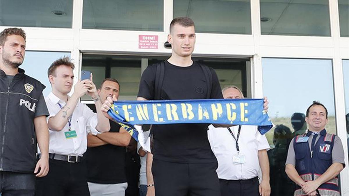 Son Dakika Fenerbahçe nin yeni kalecisi Dominik Livakovic İstanbul da