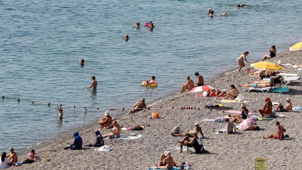 Antalya Da Turistler Sahile Ak N Etti Son Dakika Haberleri Nternet