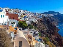 Overtourism threatens Greek islands’ appeal, bank report says