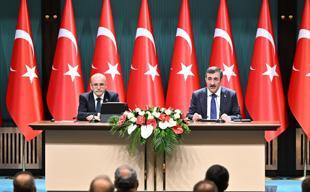 Government unveils savings measures package