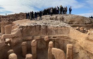 Amphitheater-like Neolithic structure unearthed at Karahantepe