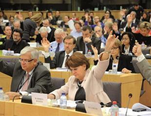 EU urges charter compromise