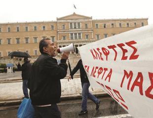 Greek citizens not considering euro area walkout, business council says