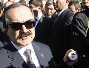 Turkish governor admits cursing at protester