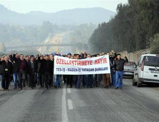 Workers occupy Turkish coal plant’s entrance, block road to oppose privatization
