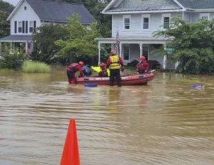 Tropical Storm Henri hits Rhode Island on US east coast