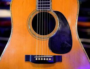 Clapton guitar tops $600,000 in rock memorabilia auction