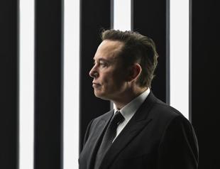 Tesla CEO Elon Musk offers to buy Twitter