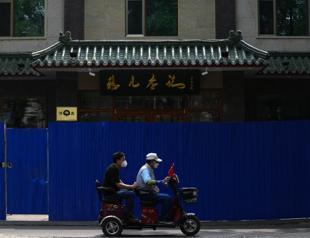 Firms in China teeter under zero-Covid pressure