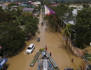 Six people killed in Philippine typhoon
