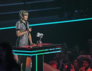 Taylor Swift wins big in Germany at the MTV EMAs