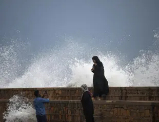 Over 100,000 evacuated as cyclone threatens India, Pakistan